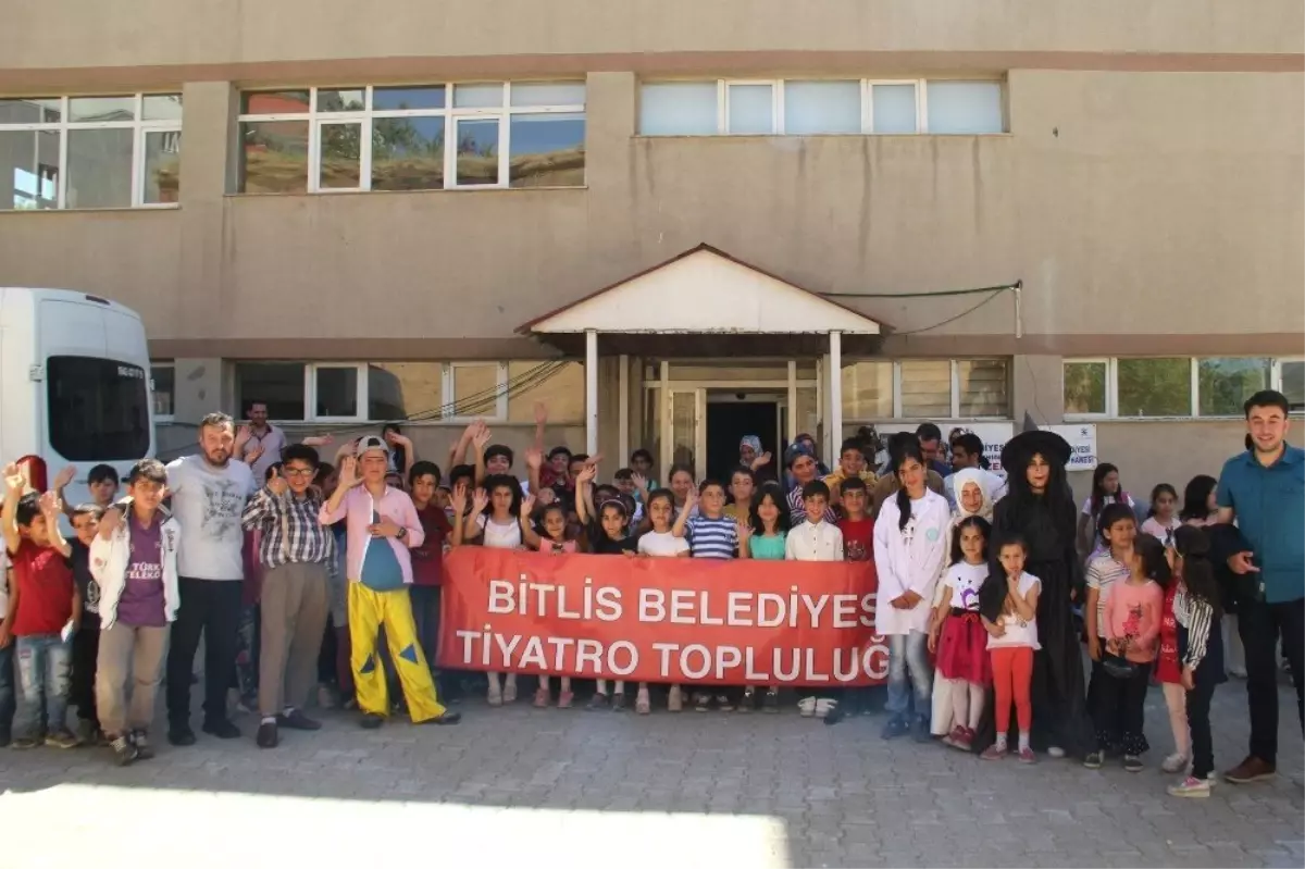 Bitlis Belediyesi, çocukları tiyatro ile buluşturdu