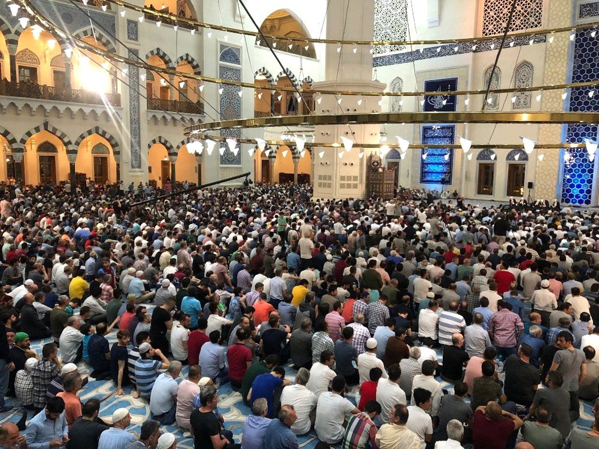 Büyük Çamlıca Camii Kadir Gecesi\'nde doldu taştı