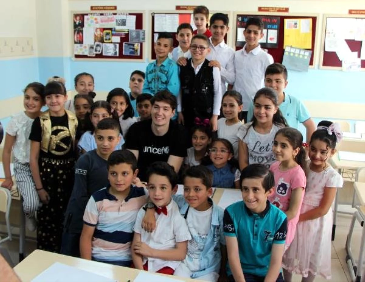 Cedi Osman, Gaziantep\'te Suriyeli çocuklarla bir araya geldi