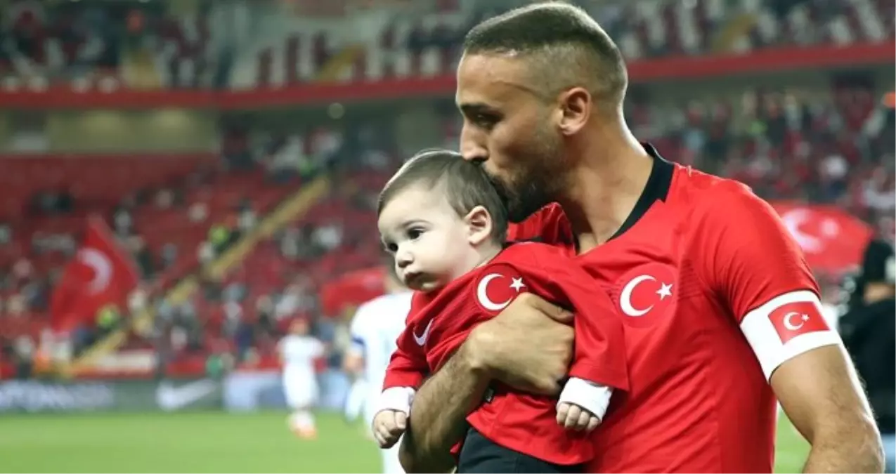 Cenk Tosun, Yunanistan maçı sonrası hastaneye götürüldü