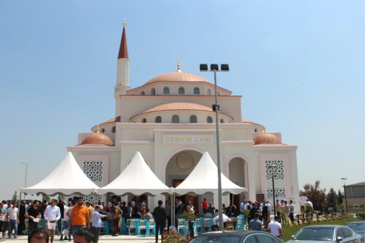 Dünyaca ünlü sanatçılar GEBKİM Camii\'ne imza attılar