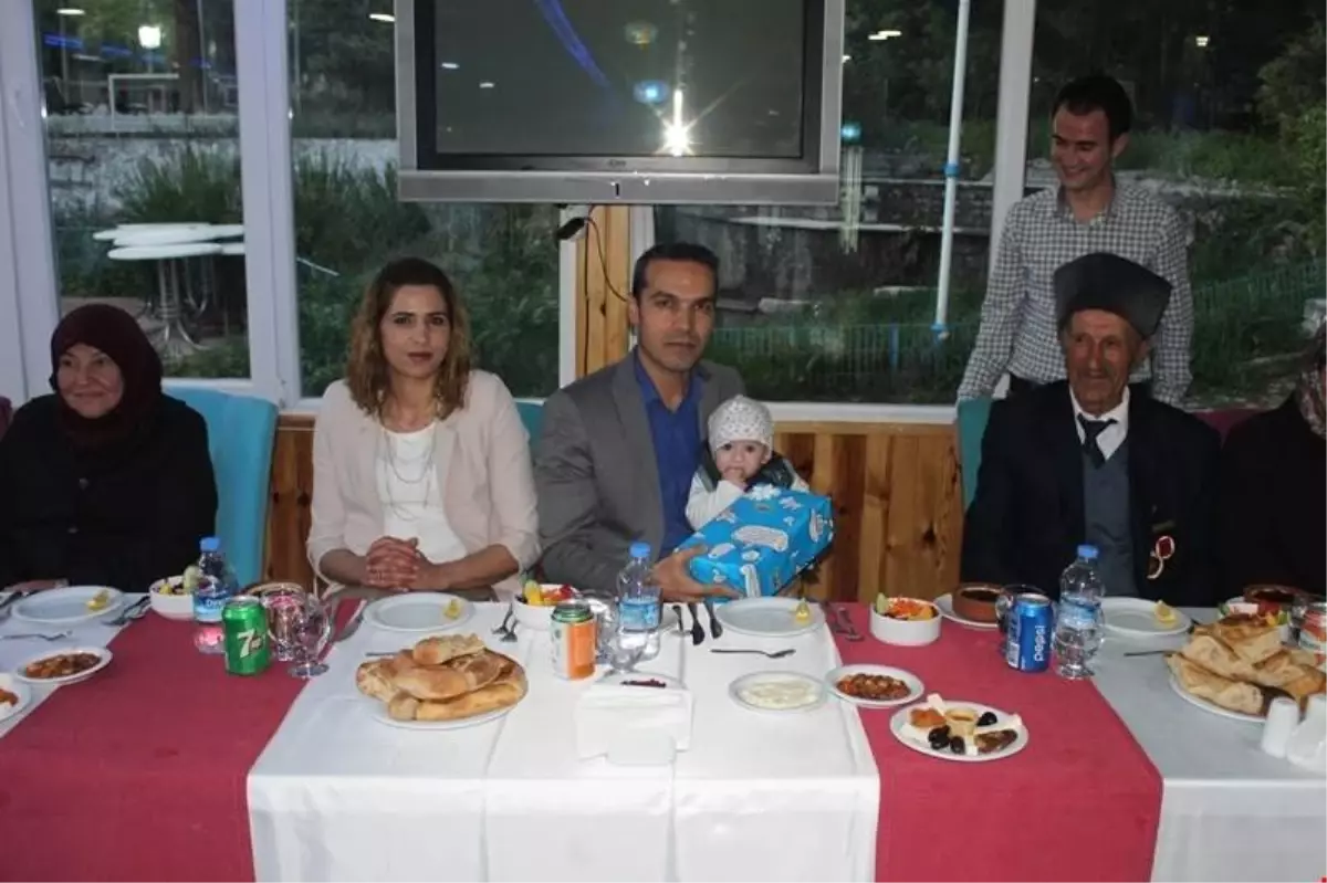 Emet\'te şehit yakınları ve gaziler onuruna iftar yemeği