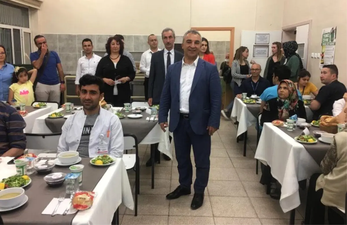 ESOGÜ Hastanesi\'nde personeli ve hasta yakınlarına iftar yemeği