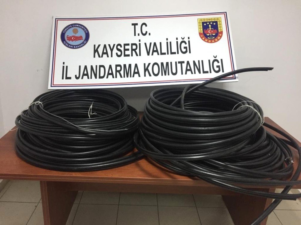 Haberleşme kablolarını kesen 3 kişi yakalandı