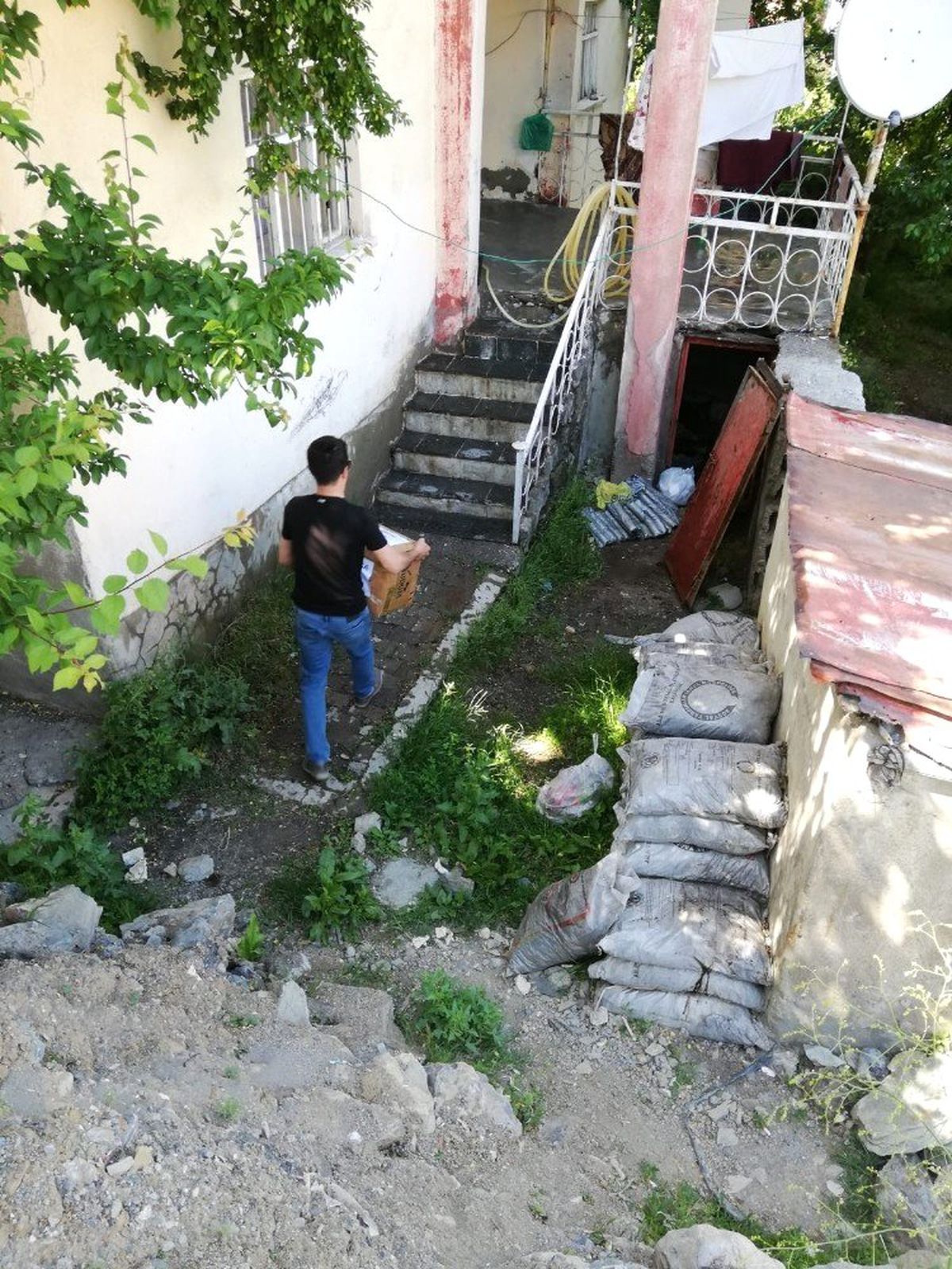 Hakkarili müzisyenlerden örnek davranış