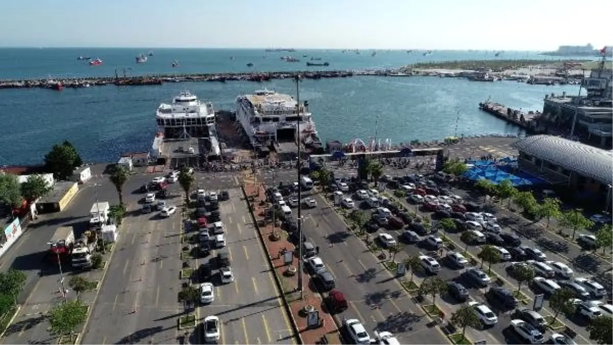 (Havadan fotoğraflarla) Yenikapı iskelesinde bayram tatili yoğunluğu