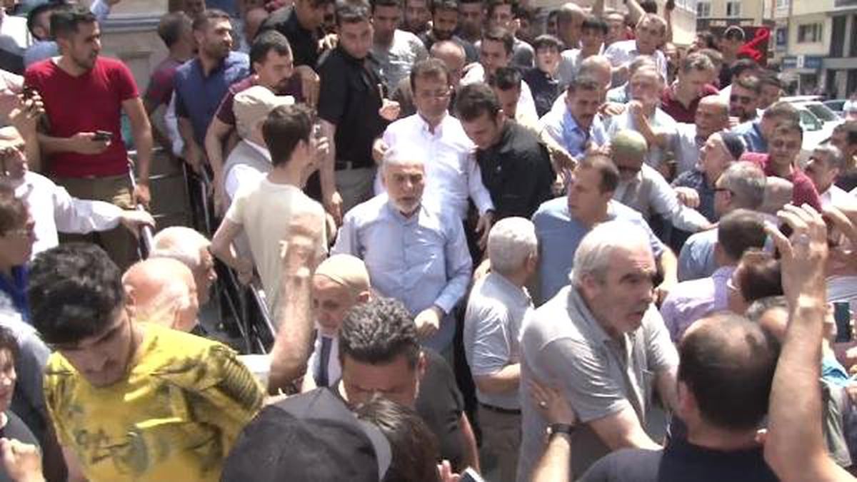 İmamoğlu cuma namazını Yenibosna\'da kıldı