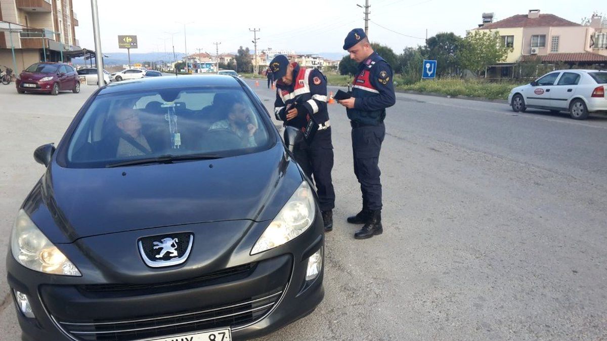 Jandarma çeşitli suçlardan aranan 63 kişiyi yakaladı