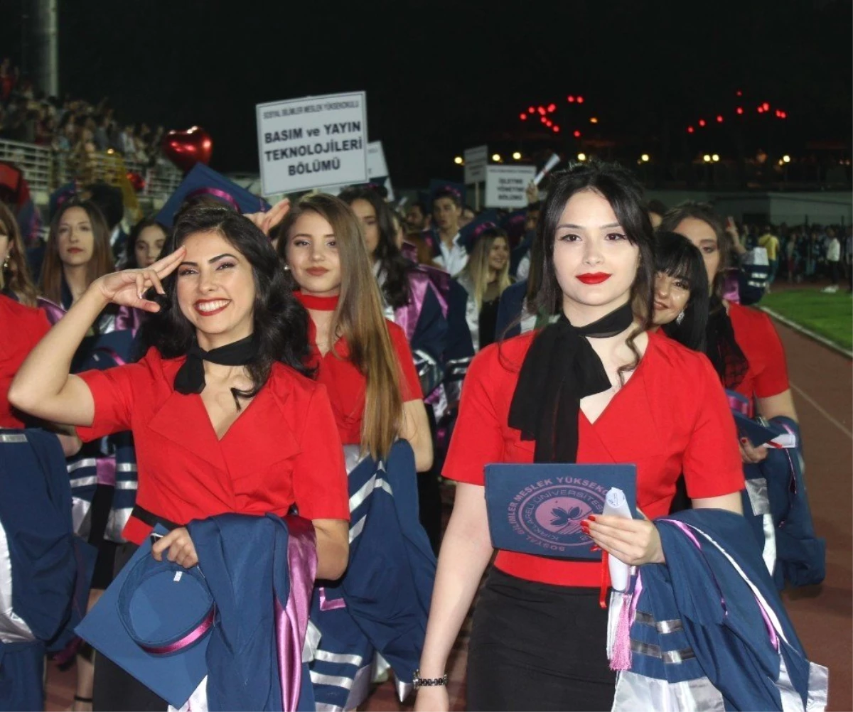 Kırklareli Üniversitesi 2018-2019 mezunlarını verdi