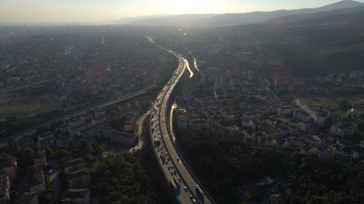 Kocaeli\'de oluşan bayram trafiği havadan görüntülendi