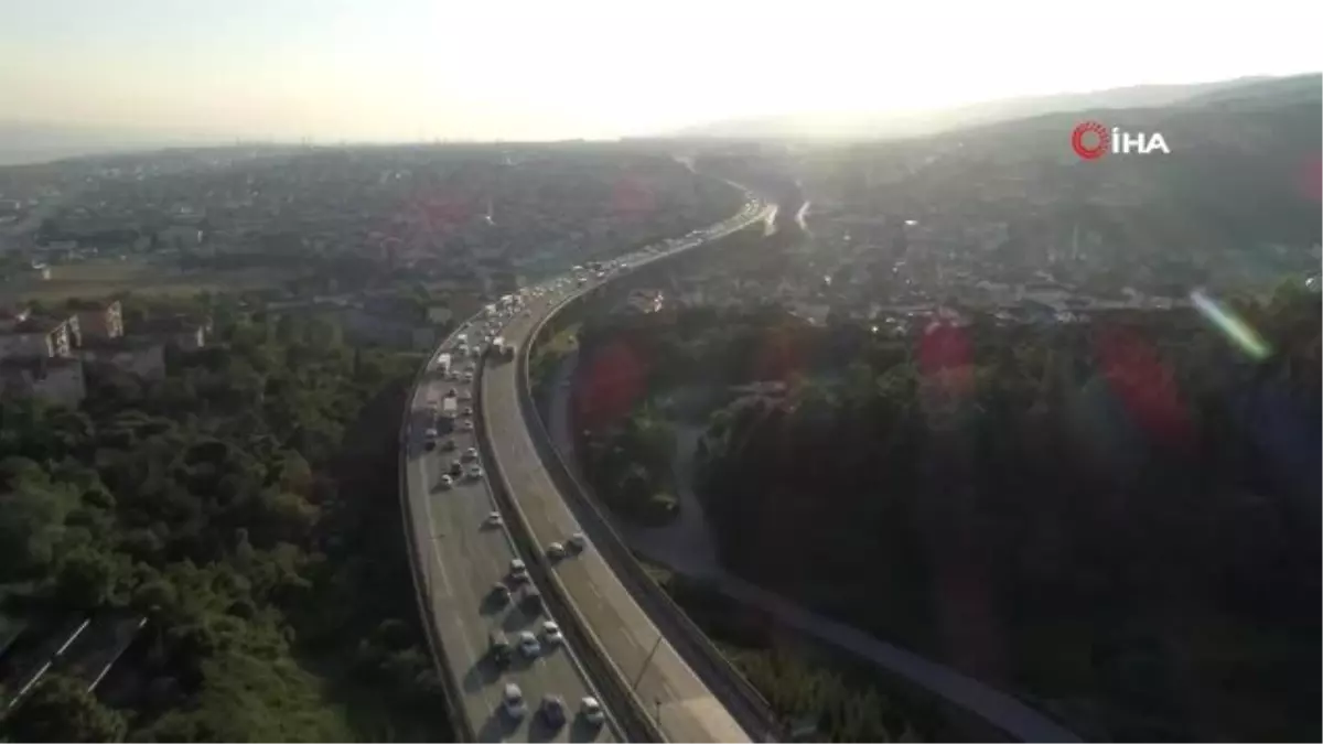 Kocaeli\'de oluşan bayram trafiği havadan görüntülendi