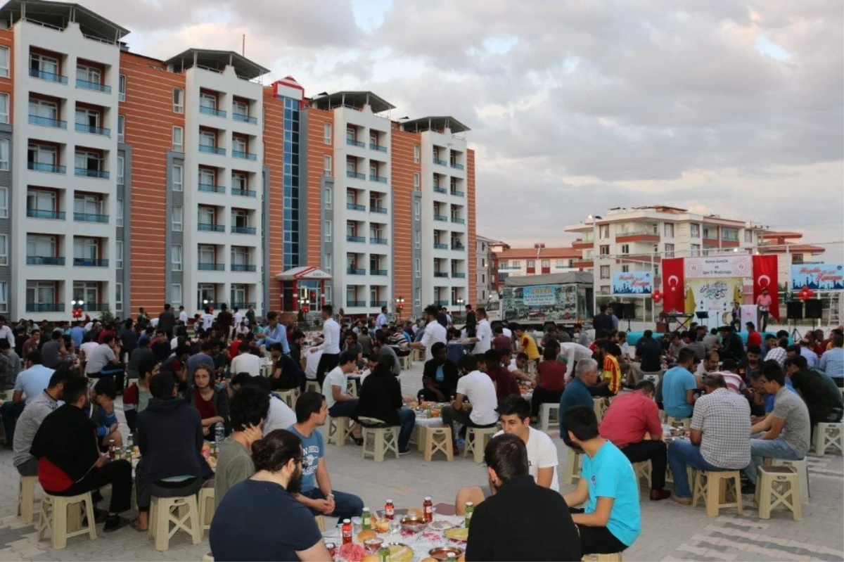 Konya GSİM, yurtta kalan öğrencilere iftar yemeği verdi