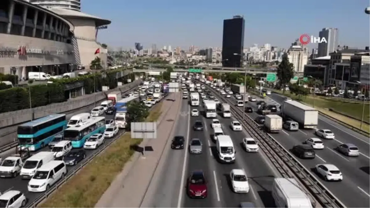 Mahmutbey gişelerde bayram yoğunluğu havadan görüntülendi