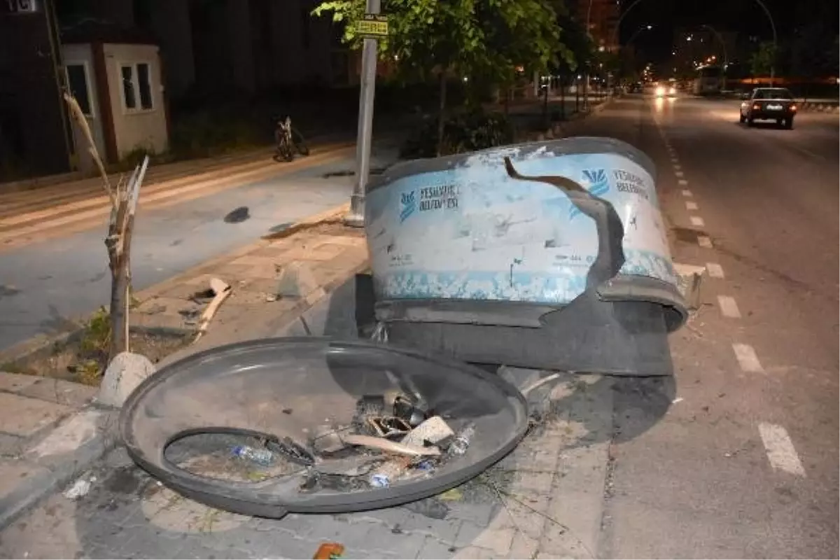 Malatya\'da kamyonetle çarpışan otomobildeki 5 kişi yaralandı