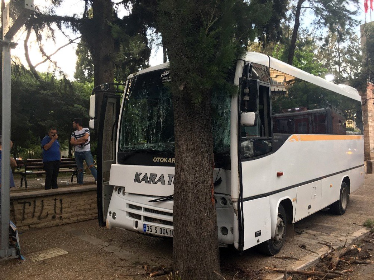 Öğrenci servisinin freni patladı, facianın eşiğinden dönüldü: 15 yaralı