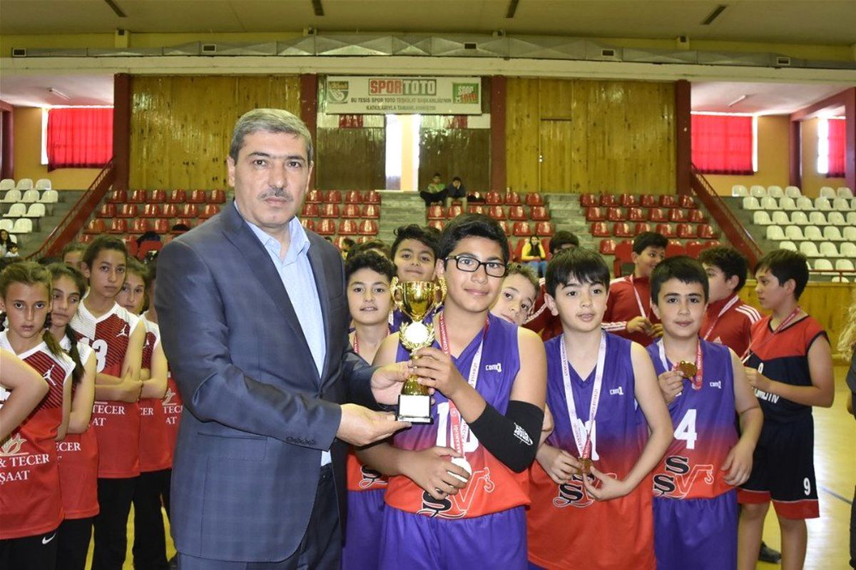 Okullar arası küçükler basketbolda şampiyonlar belli oldu