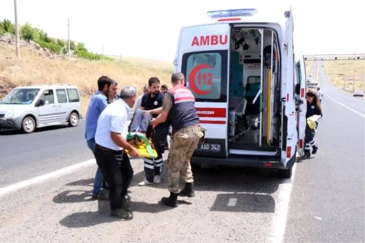 Otomobilin çarptığı lise öğrencisi ağır yaralandı