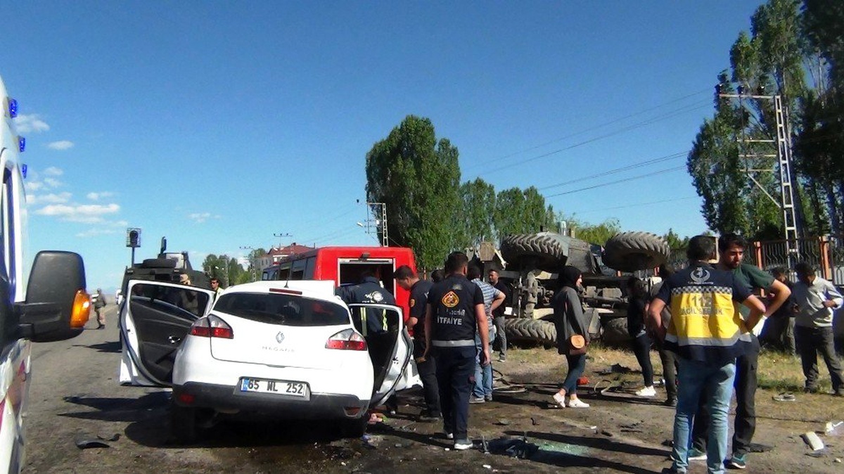 Otomobille iş makinesi çarpıştı: 3 ölü, 6 yaralı