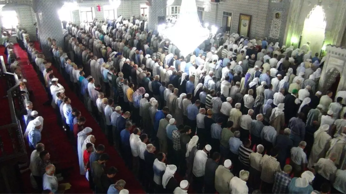 Peygamberler diyarında Ramazan\'ın son cuma namazı kılındı