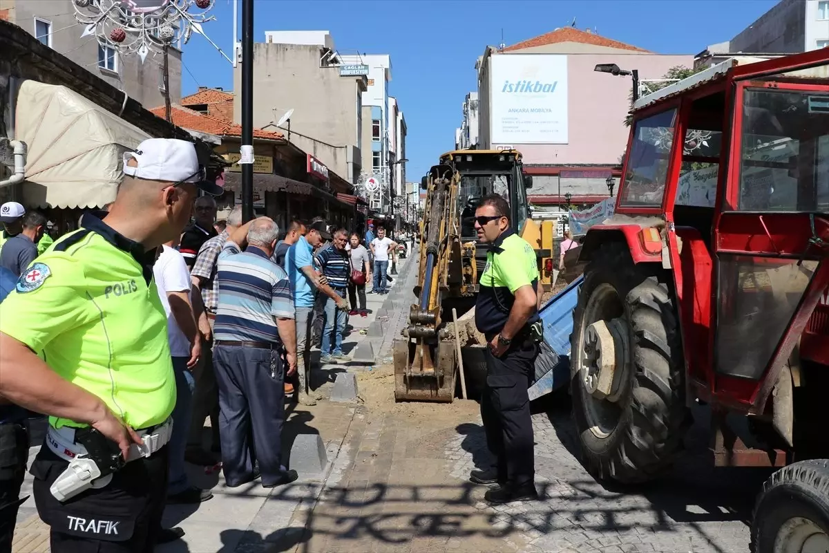 Römorkun altına sıkışan işçi yaralandı