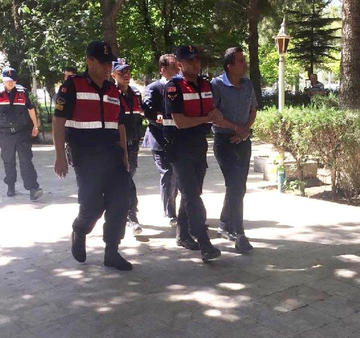 Sahte baz istasyonu sözleşmesiyle dolandırıcılığa 8 gözaltı