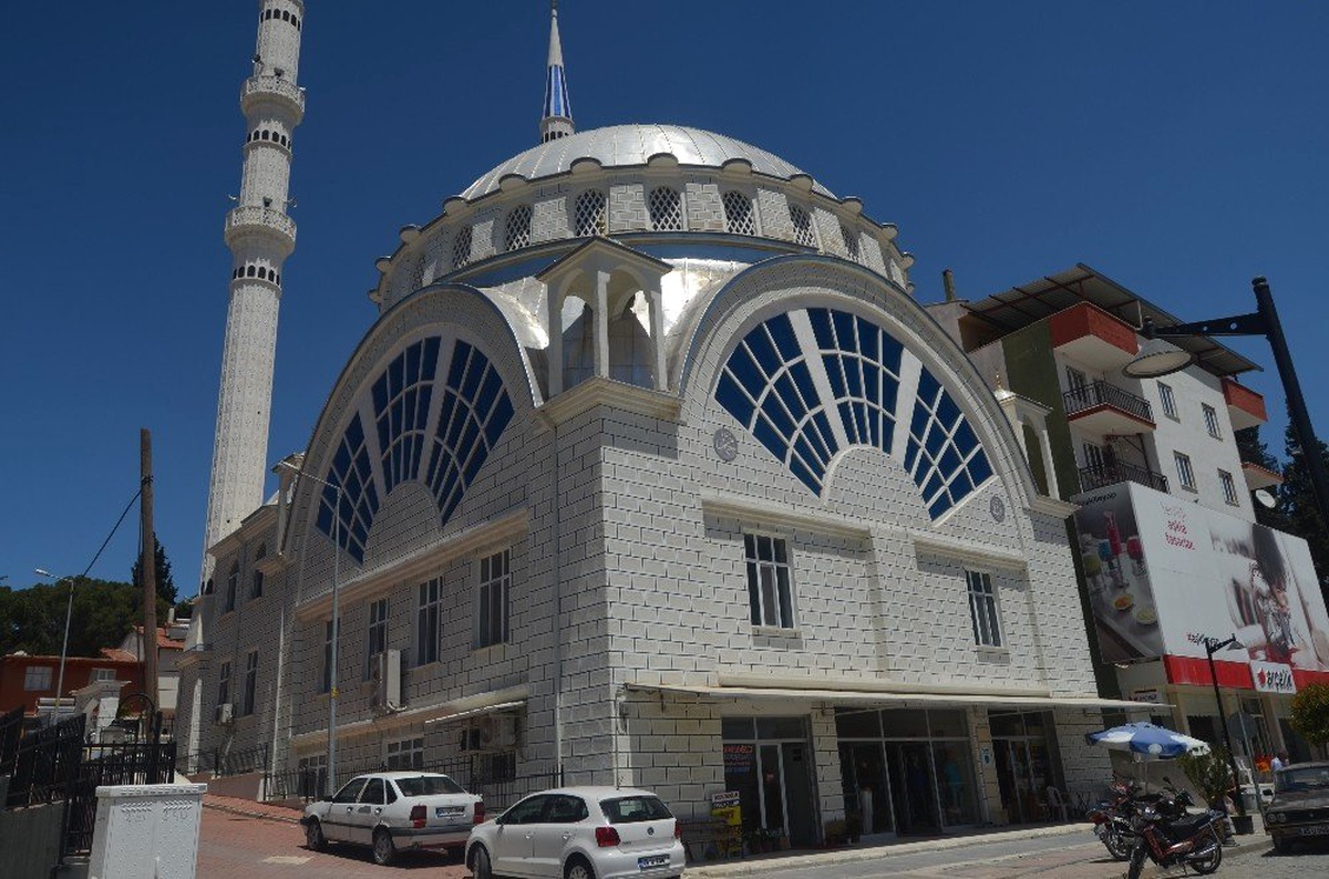Selendi Merkez Yeni Cami ibadete açıldı