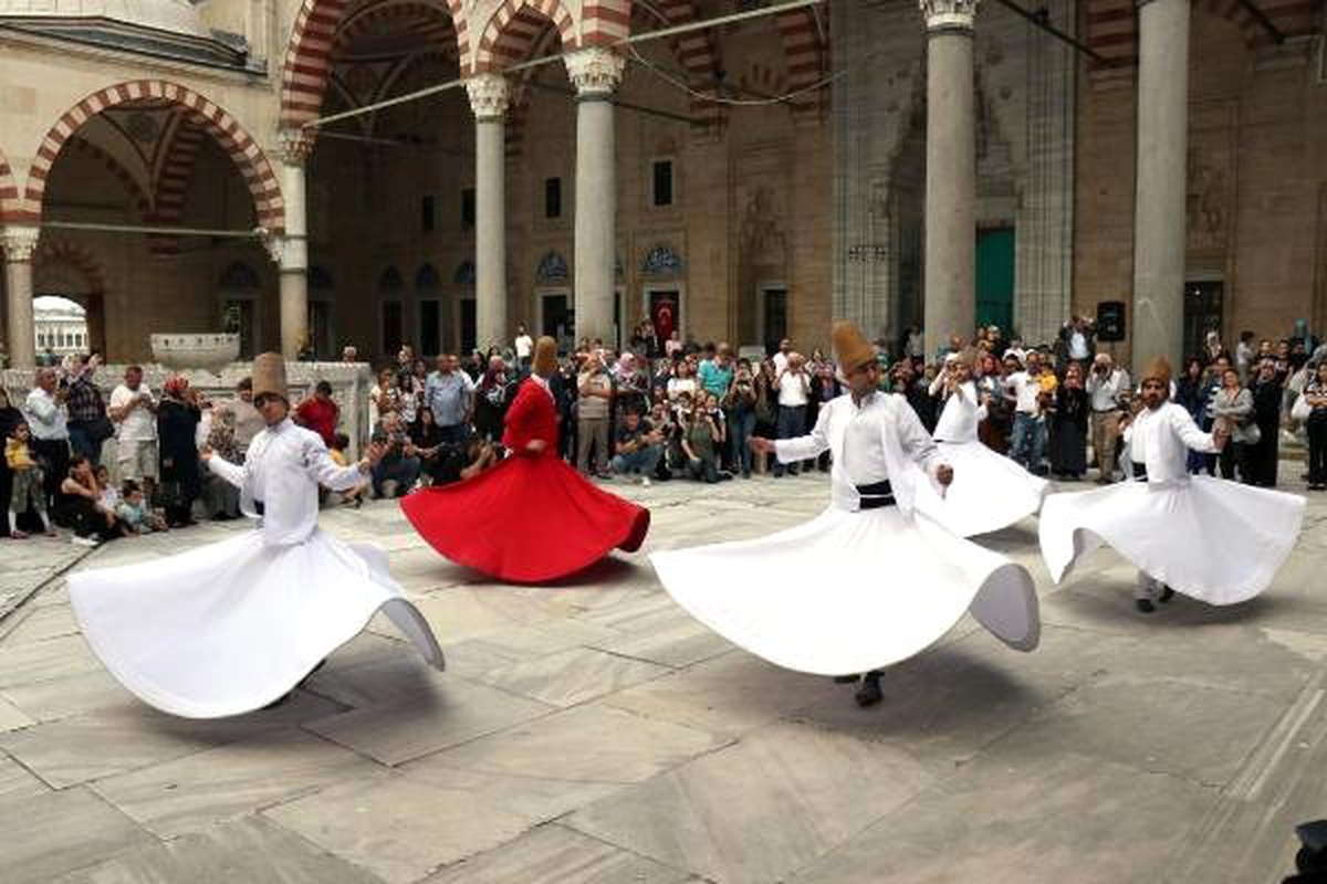 Selimiye Camii\'nde semazen gösterisi büyüledi