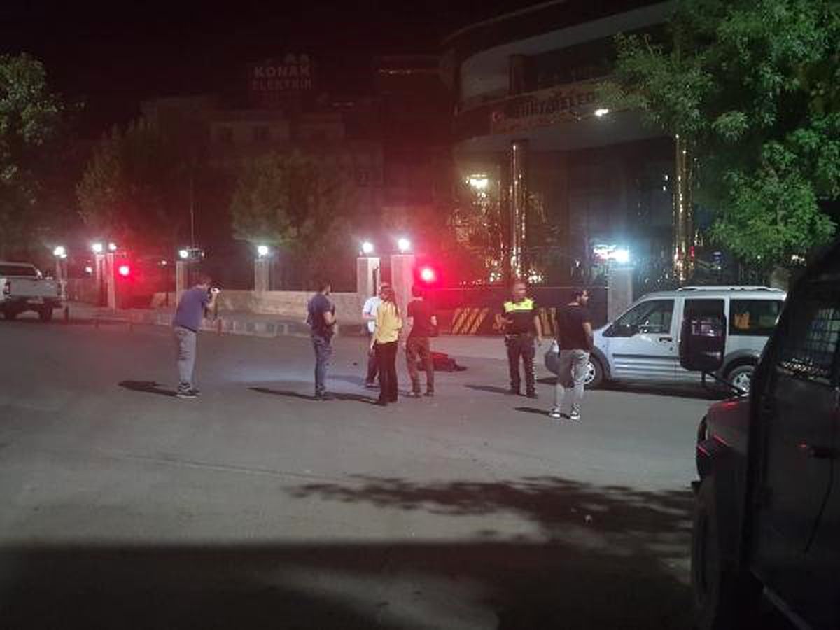 Siirt Belediyesi önünde unutulan valiz panik yaşattı