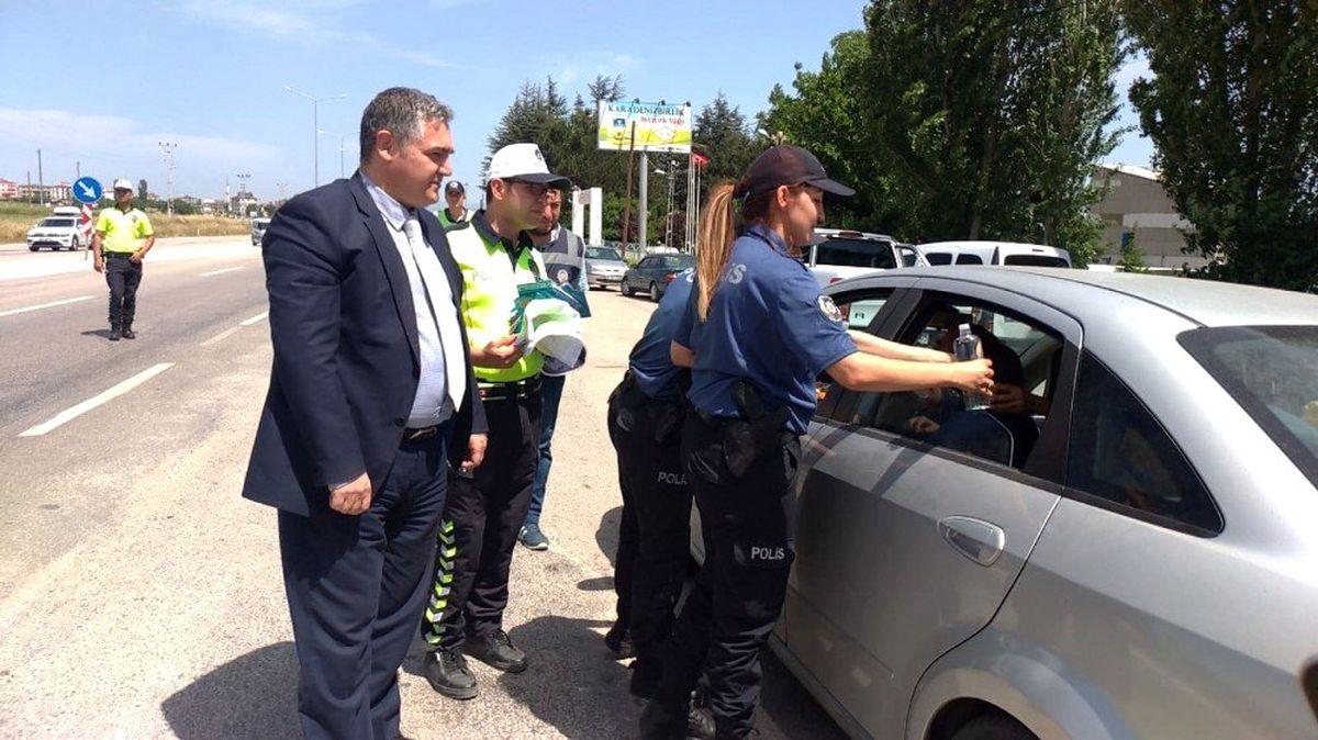 Sürücülere kuşburnu, çocuklara karne