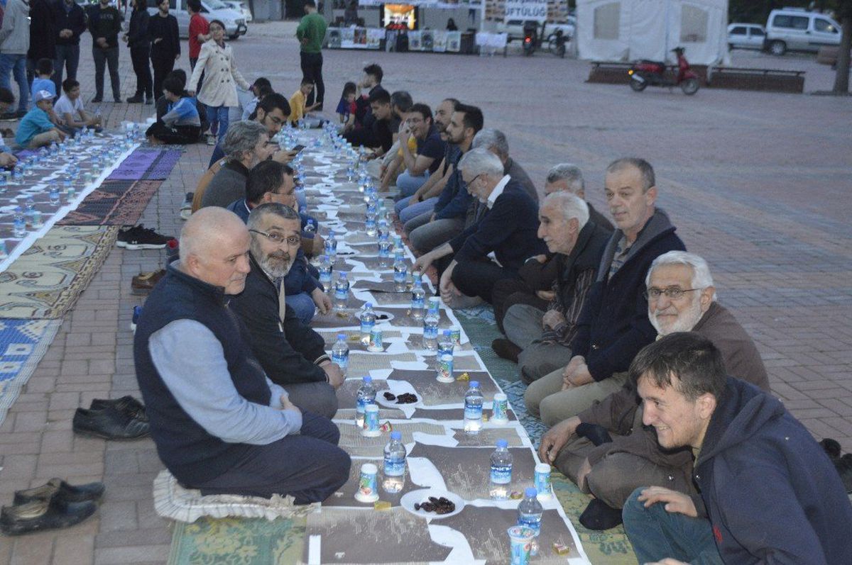 Tavşanlı\'da \'Ümmet İftarı\' programı
