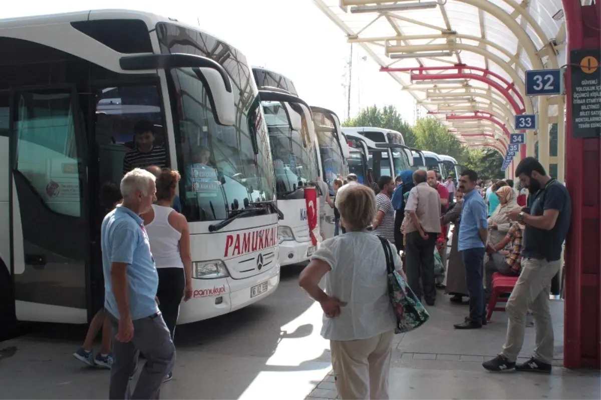 Terminalde bayram tatili hareketliliği