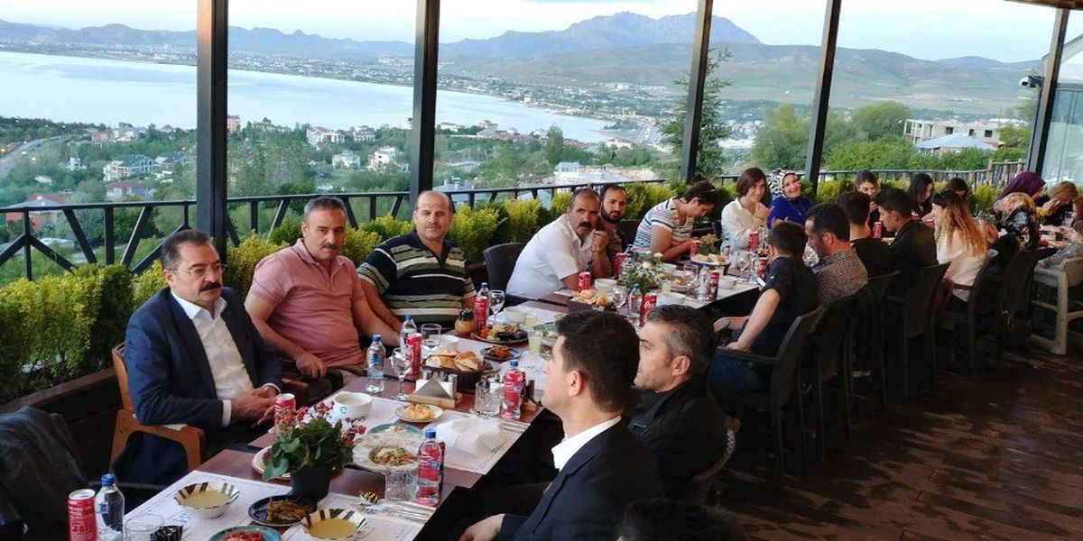 Tuşba Milli Eğitim Müdürlüğünden iftar yemeği