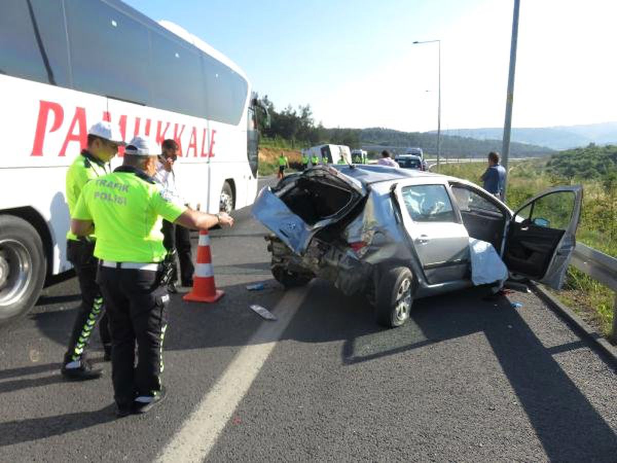 Ümraniye TEM Bağlantı Yolunda otobüs devrildi: 1 ölü, 15 yaralı (2)