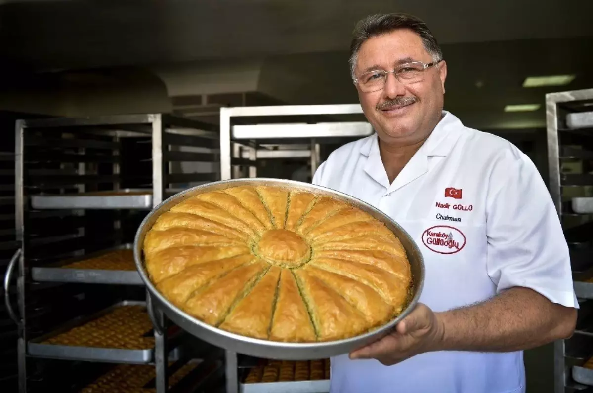 Ünlü Baklavacı Nadir Güllü\'den bayramda baklava alacaklara uyarı