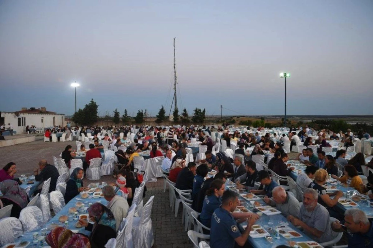 Vali Canalp, Enez\'de şehit ve gazi aileleri ile iftar yaptı