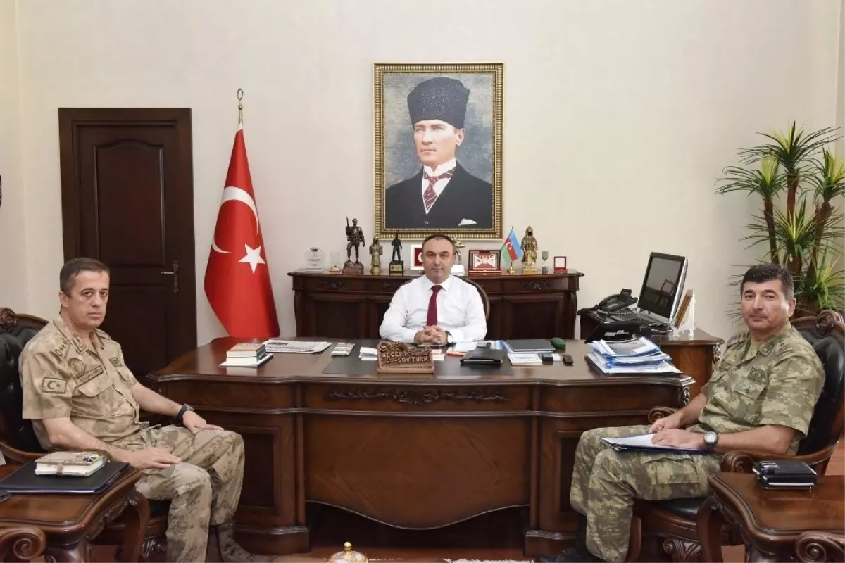 Vali Soytürk komutanlar ile bir araya geldi