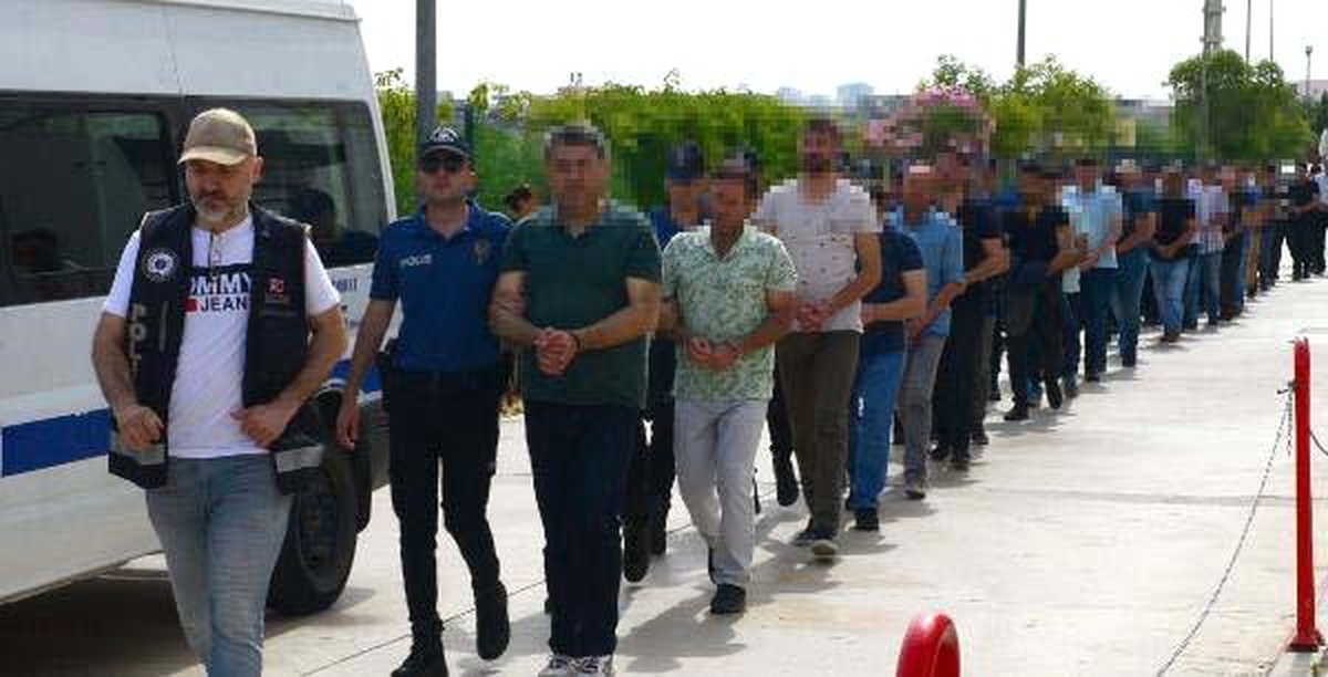 Adana\'da FETÖ şüphelisi 27 asker adliyede