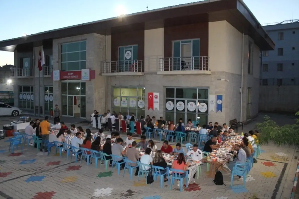 AKES\'ten Silopi Gençlik Merkezi öğrencilerine iftar