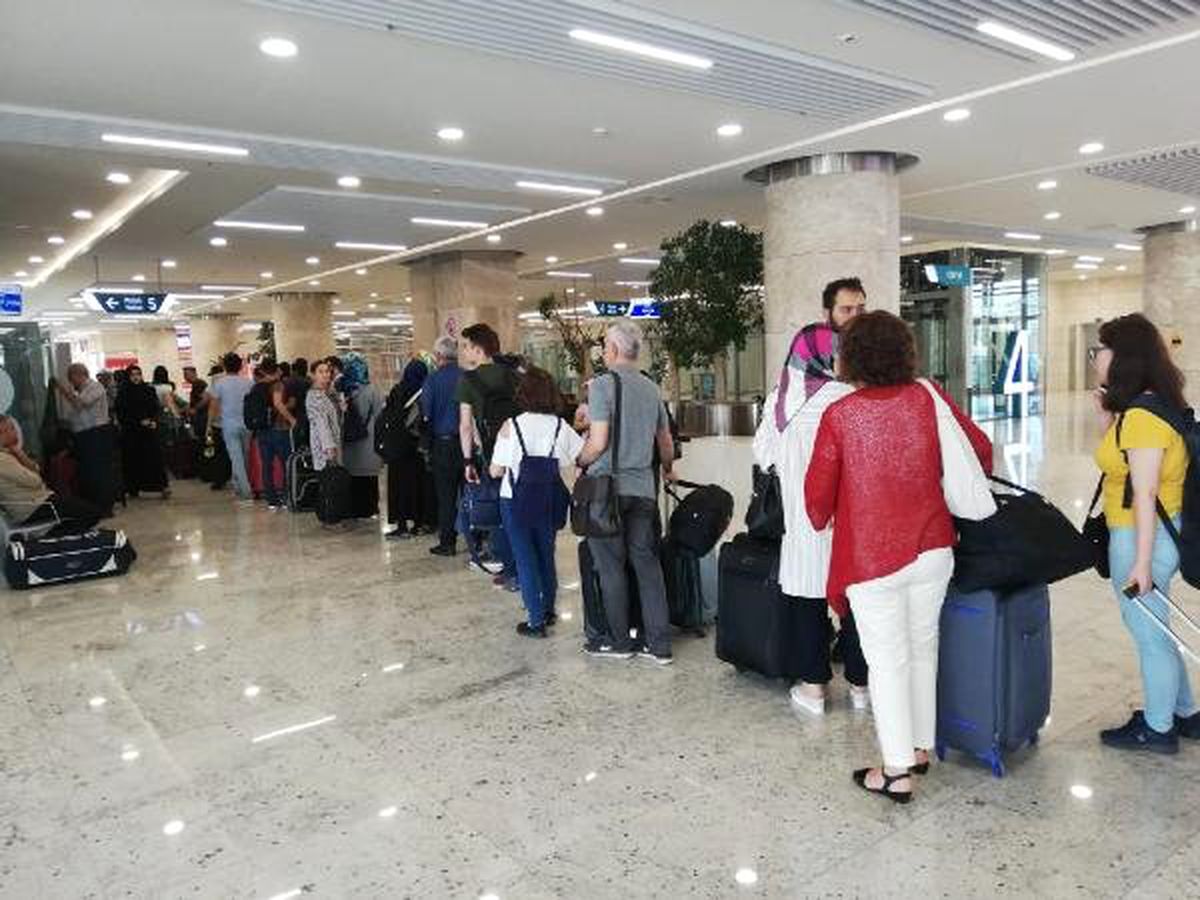 Ankara YHT\'de bayram yoğunluğu
