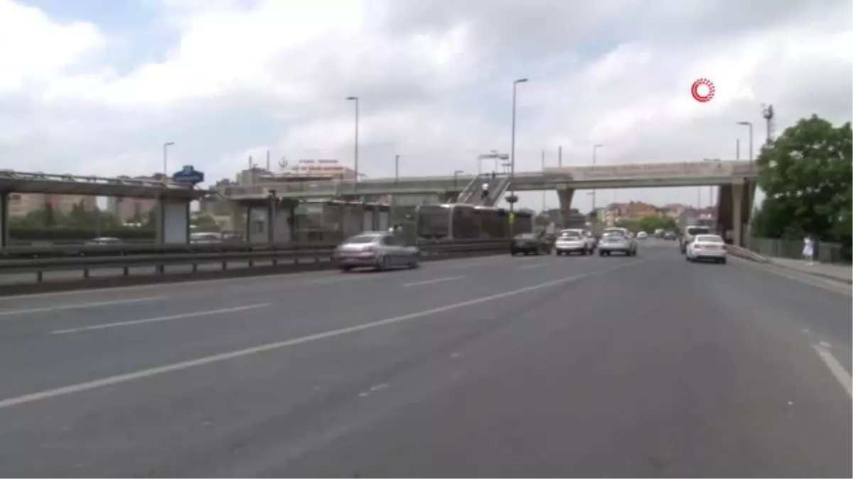 Bayram öncesi İstanbul\'da yollar boşaldı