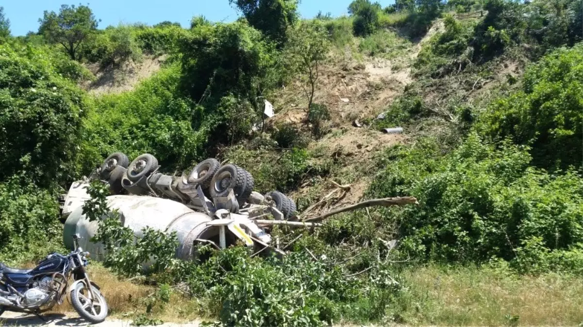 Beton mikseri uçuruma yuvarlandı: 1 kişi yaralandı