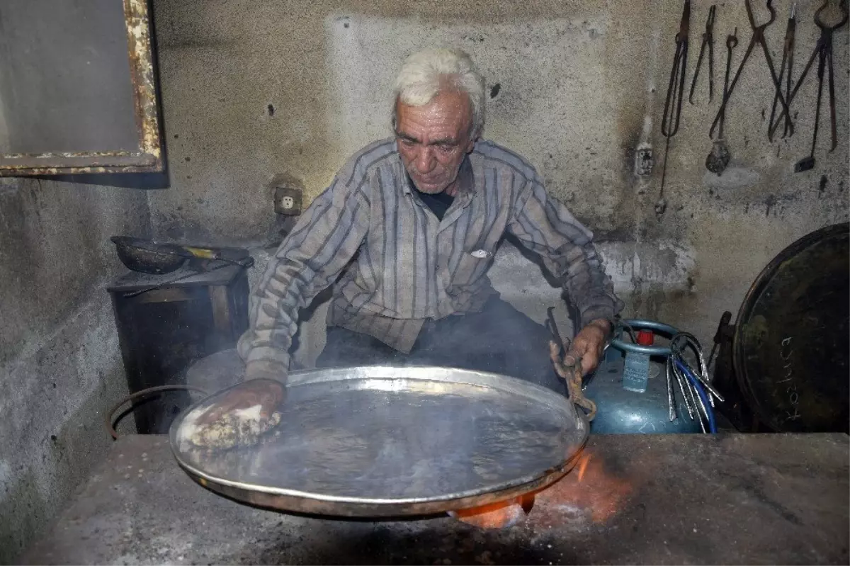 Burdurlu 2 kalaycı ustası, bayram mesaisinde