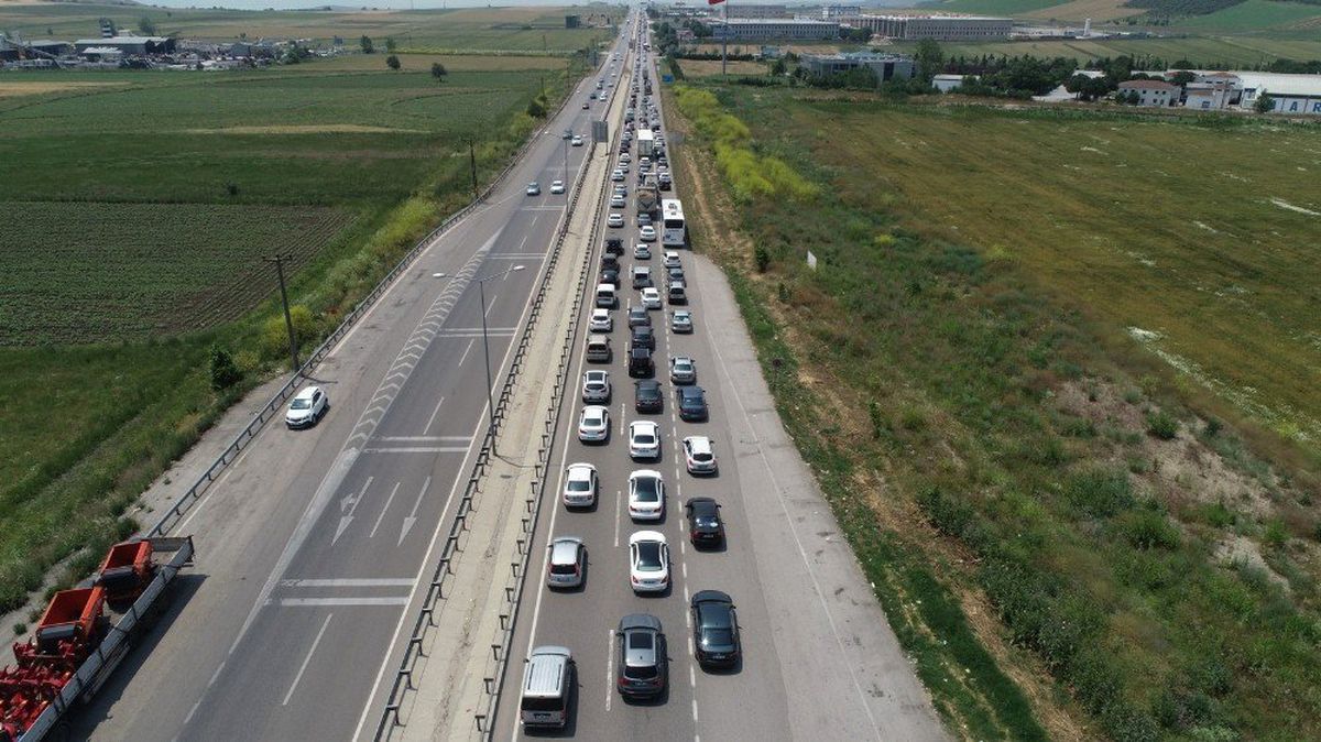 Bursa\'da bayram trafiği havadan görütülendi
