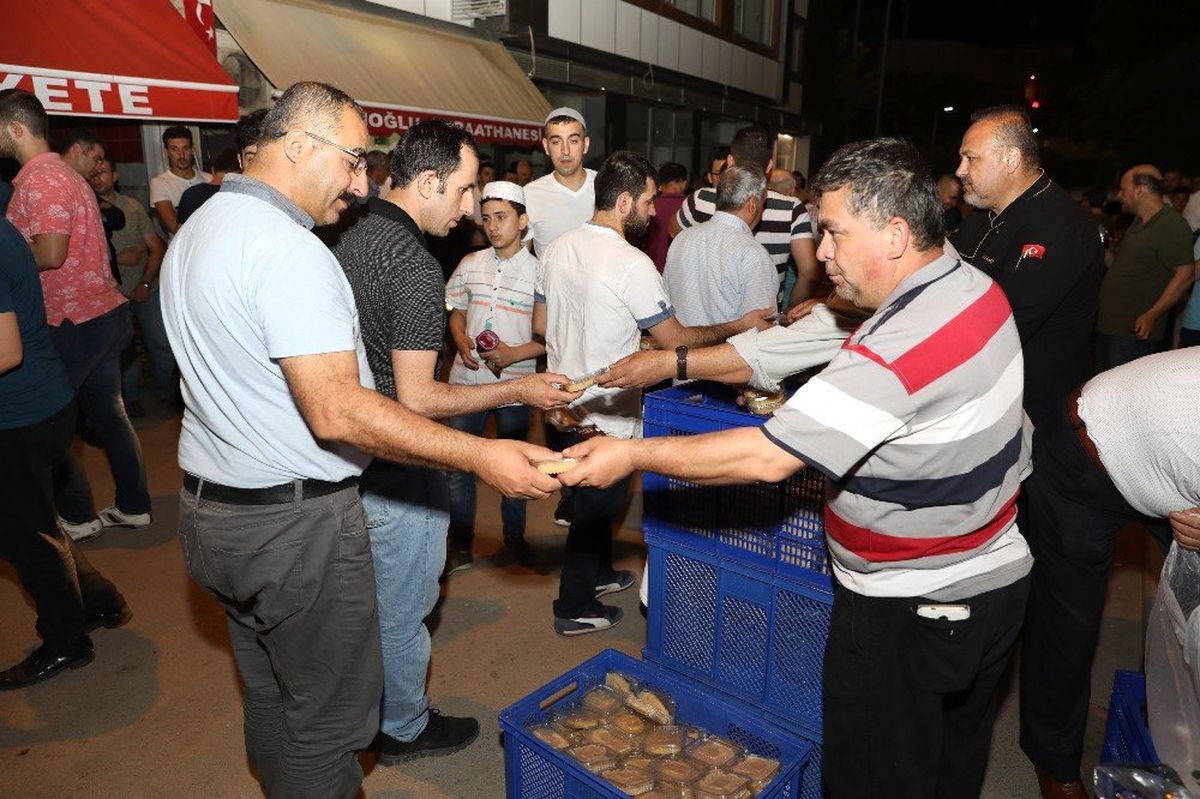 Bursa\'da Kadir Gecesi camiler doldu taştı