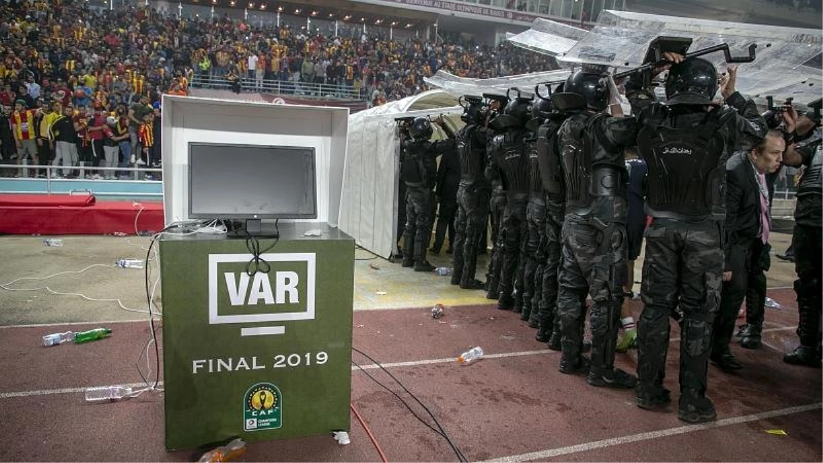 CAF Şampiyonlar Ligi finalinde VAR çalışmadı: Gol iptal edildi, ekiplerden biri sahayı terk etti