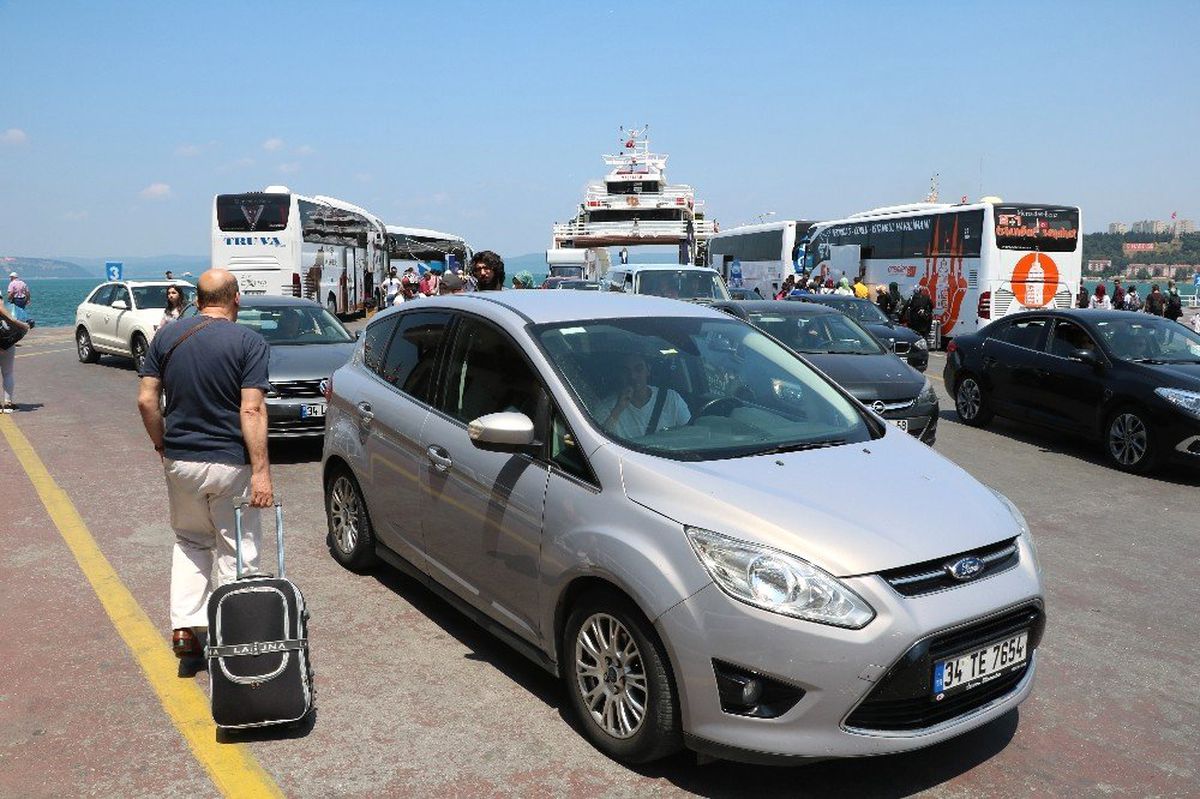 Çanakkale\'de bayram tatili kuyruğu