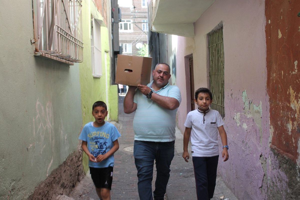Diyarbakır Ak Sevdalılar Yardımlaşma Derneği\'nden yardım seferberliği