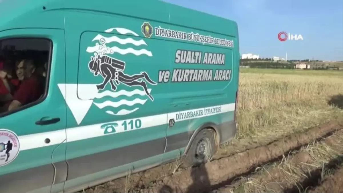 Diyarbakır Dicle Nehri\'nde balık tutan gençlerden biri suda kayboldu