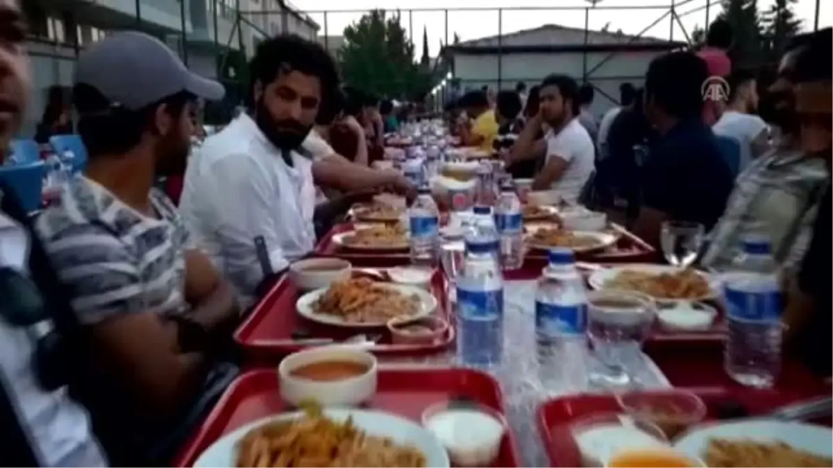 Dünya gençleri iftarda buluştu