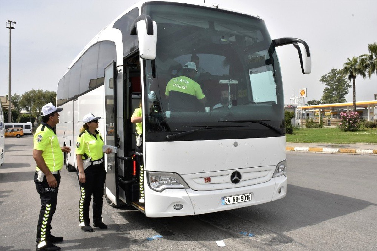 Emniyetten şehirlerarası yolculuk yapan otobüslerde denetim